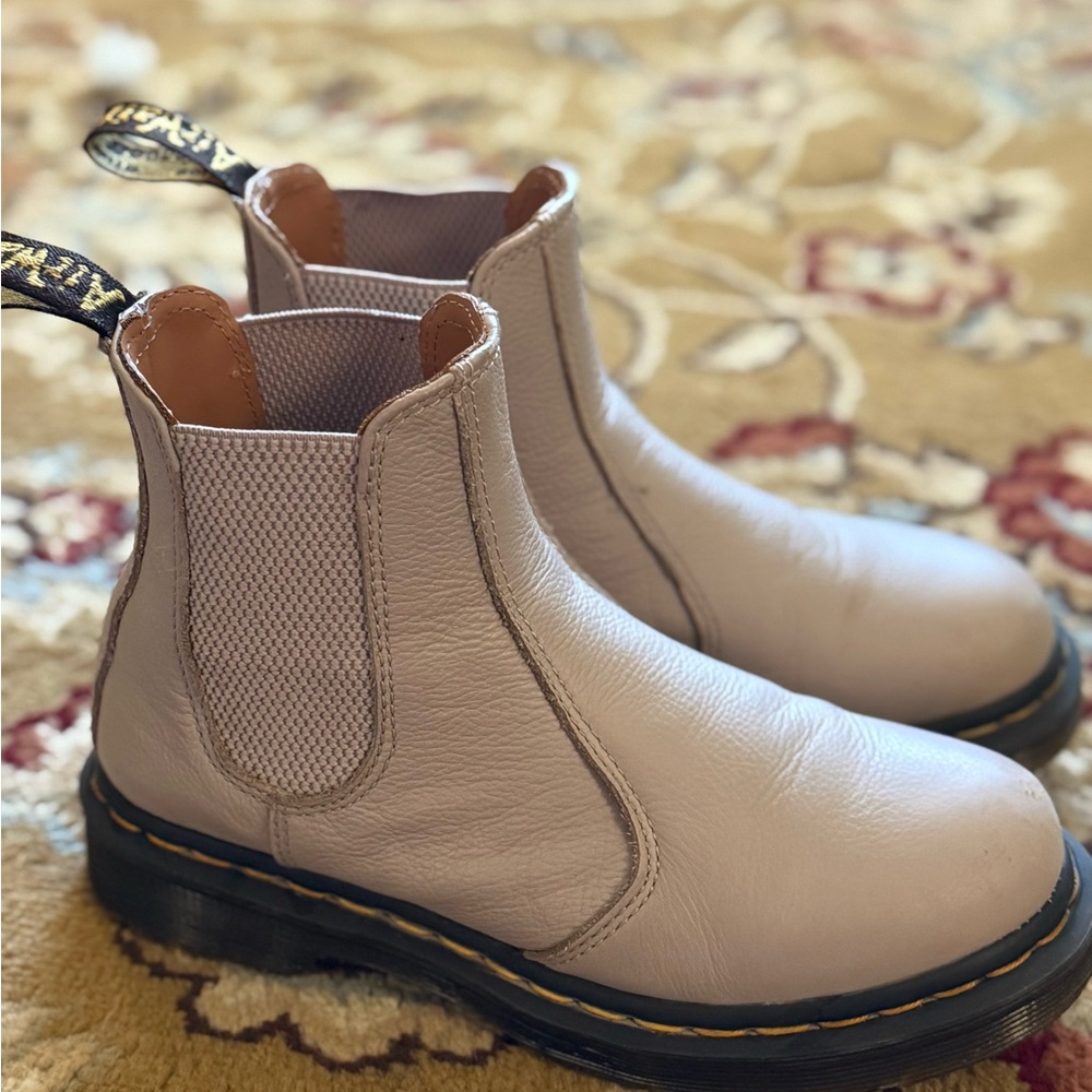 Dr. Martens 2976 Leather Chelsea Boots - Vintage Taupe